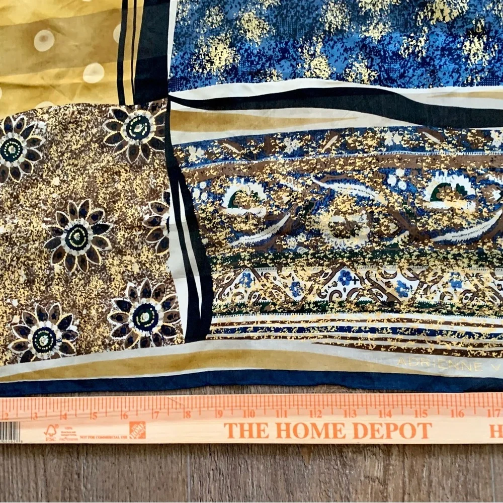 Vintage Adrienne Vittadini scarf 20/20 inch